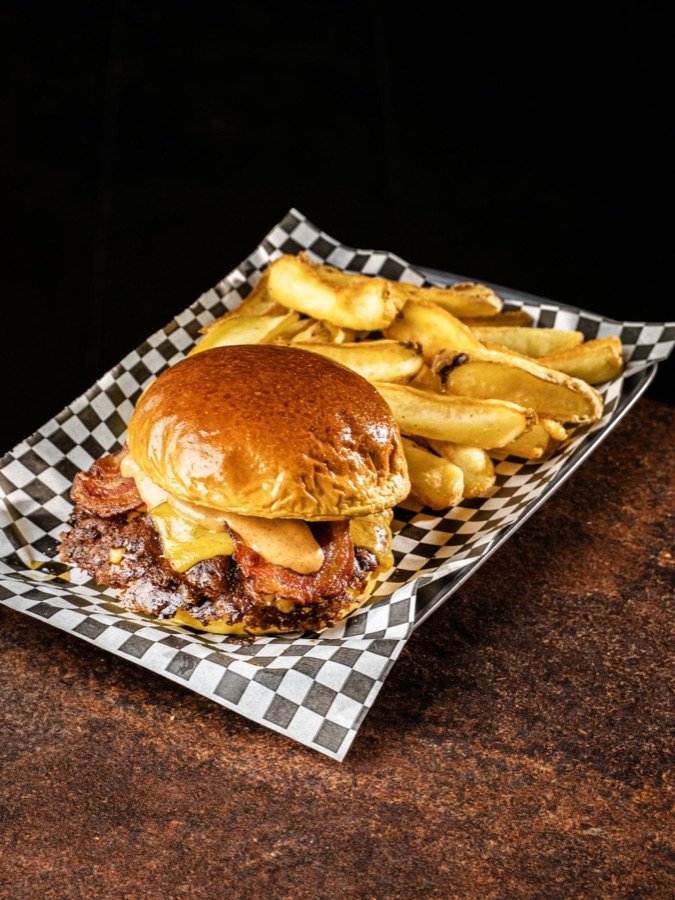 Burger Cheese Bacon con patatas